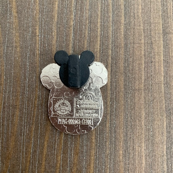 Shellie May pin - Picture 2 of 2